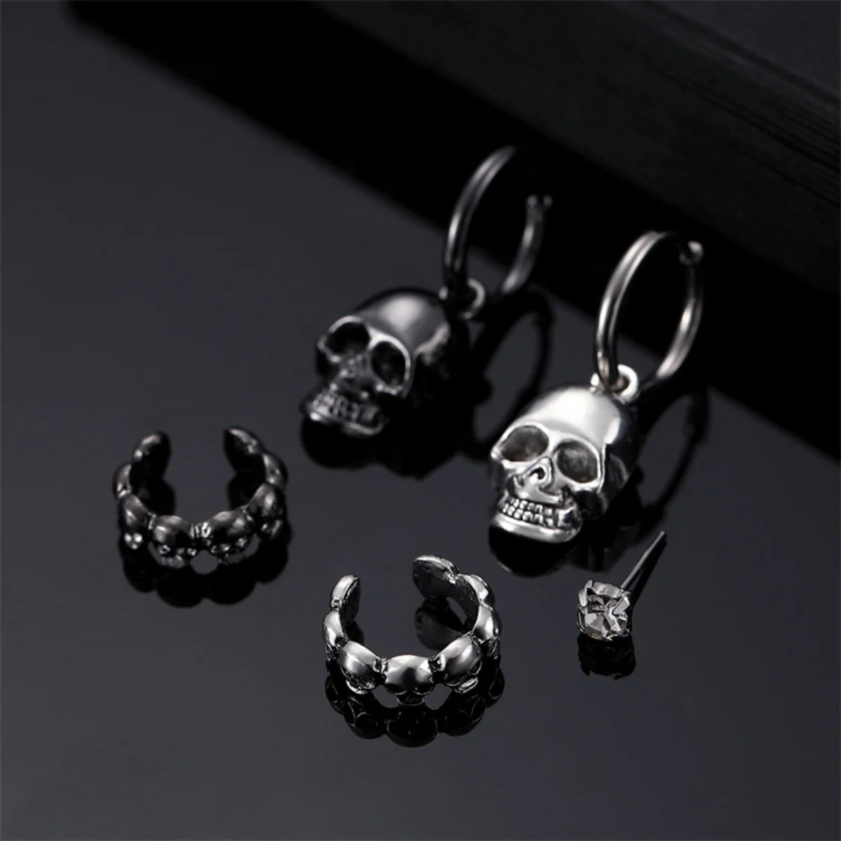 5Pcs/Set Simple Halloween Black Silver Color Skull Drop Earrings Punk Skeleton No Piercing Ear Clip For Women Men Gothic Jewelry