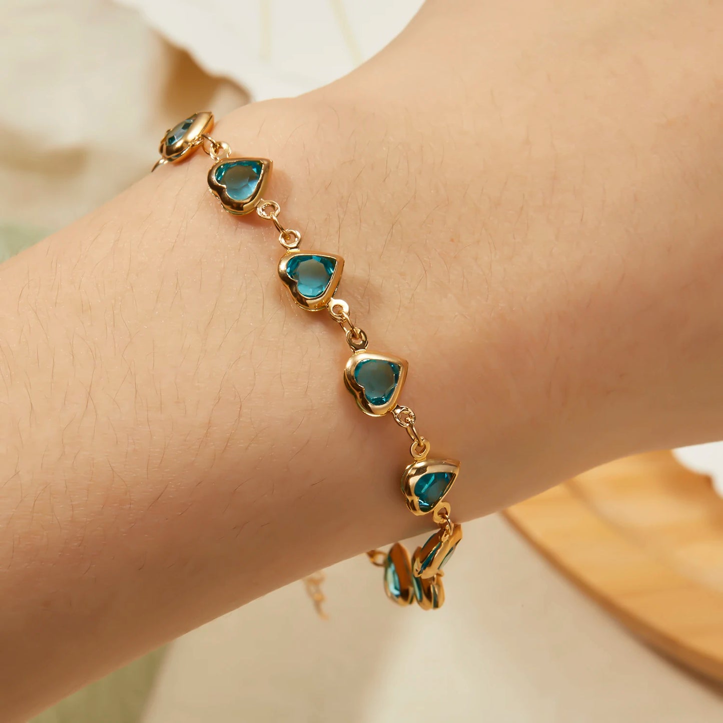 Elegant Red Crystal Zircon Metal Chain Bracelets for Women Colorful Heart Bracelets Party Wedding Girl Wrist Jewelry Gift